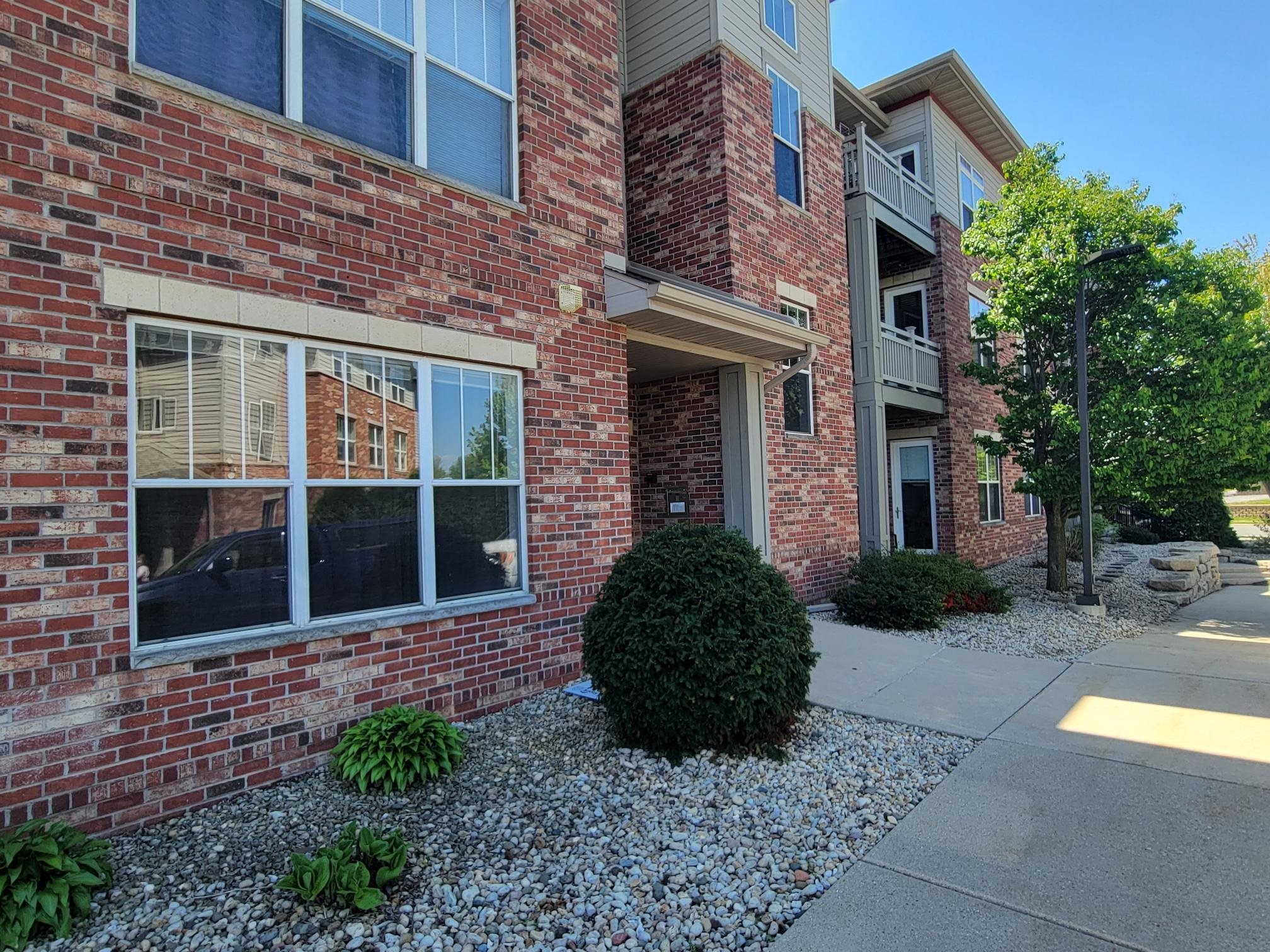 101 Metro Terrace 303