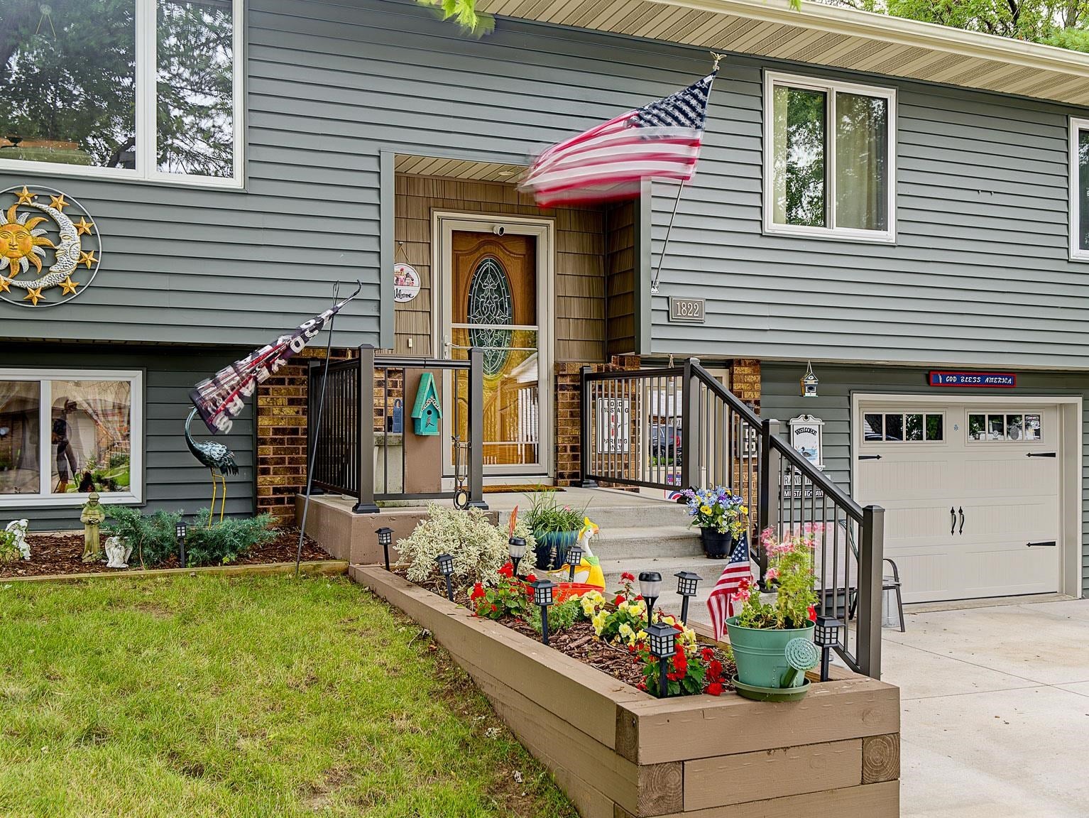 1822 1st Avenue - Photo 2