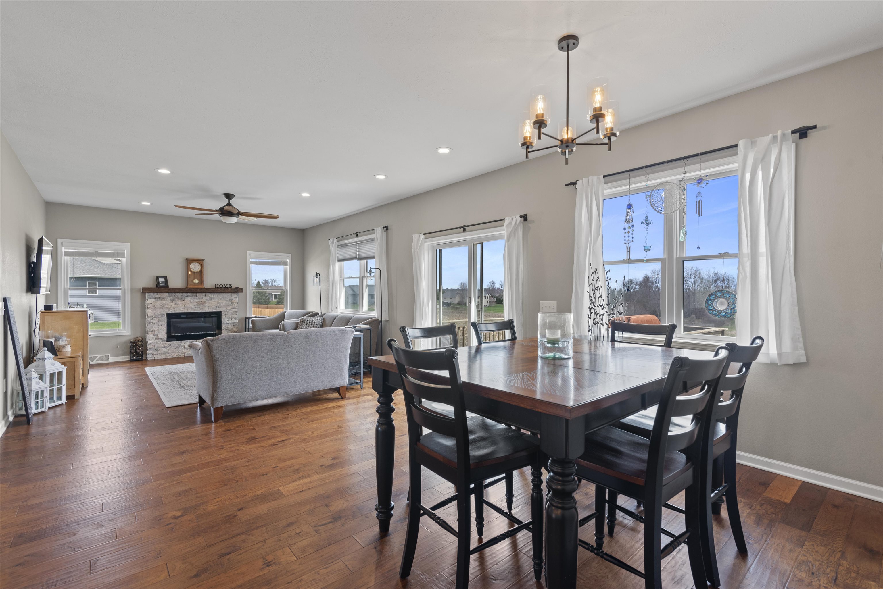 Janesville, Wisconsin 53548, United States, 4 Bedrooms Bedrooms, ,3 BathroomsBathrooms,Residential,Pending,105707