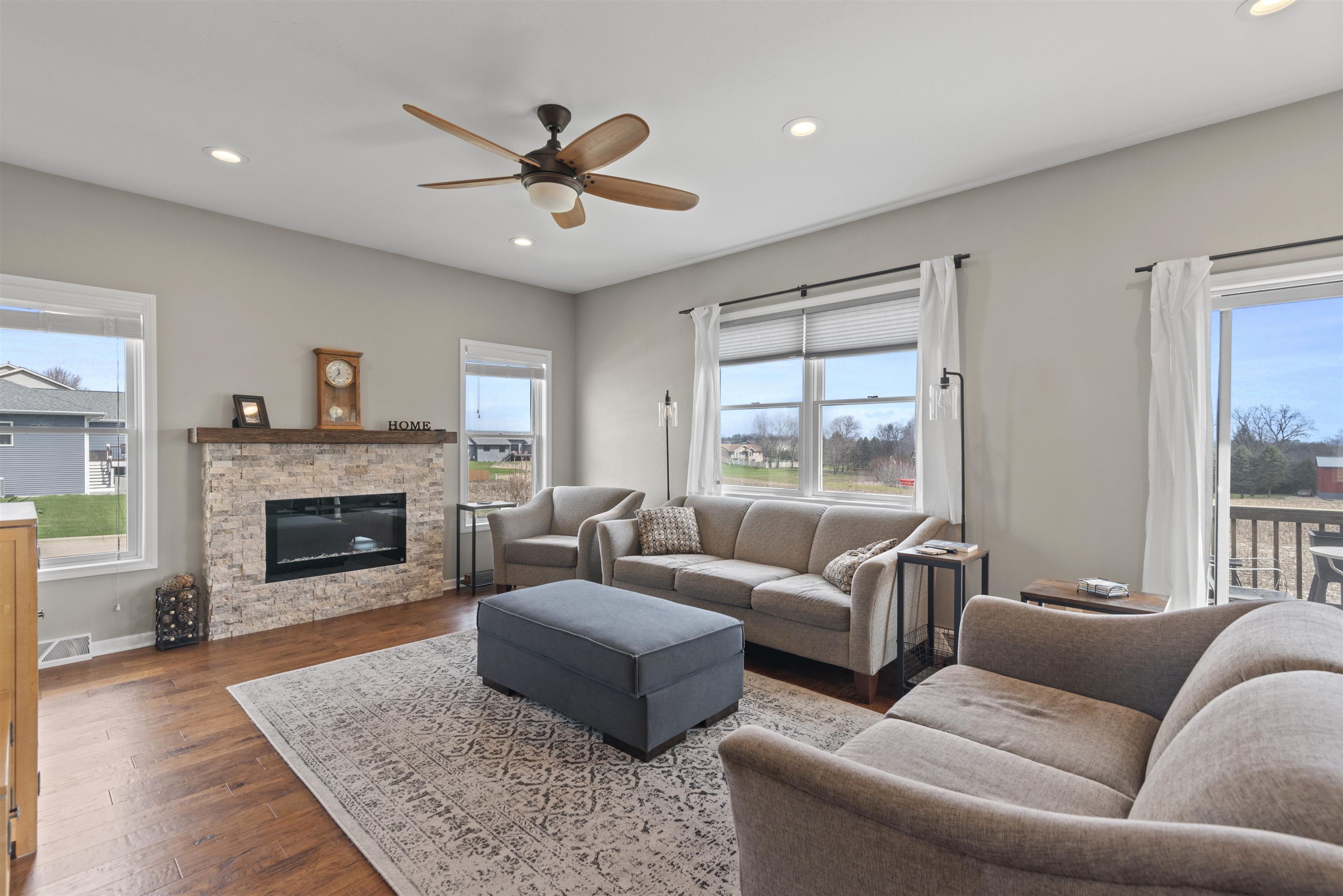 Janesville, Wisconsin 53548, United States, 4 Bedrooms Bedrooms, ,3 BathroomsBathrooms,Residential,Pending,105707