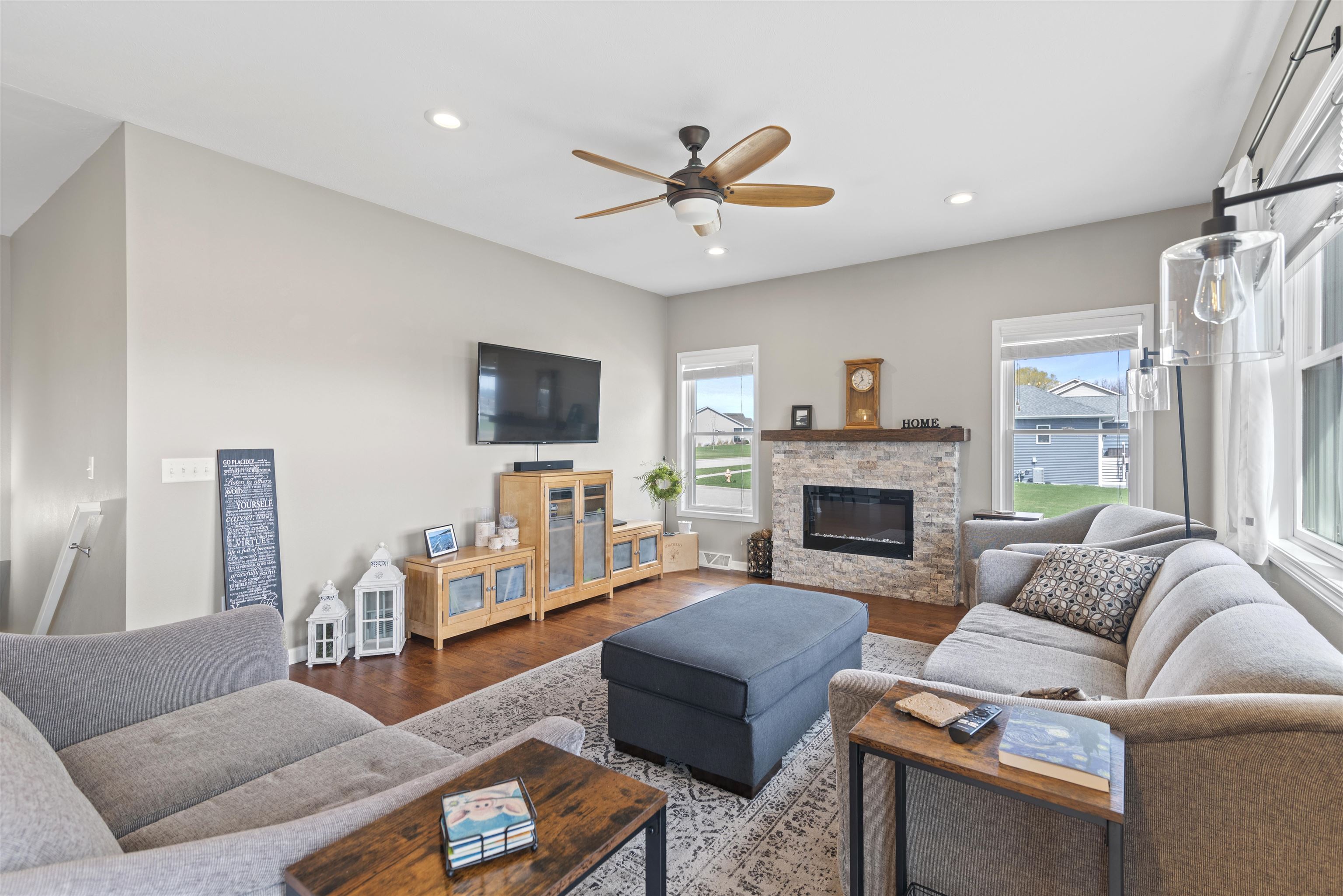 Janesville, Wisconsin 53548, United States, 4 Bedrooms Bedrooms, ,3 BathroomsBathrooms,Residential,Pending,105707