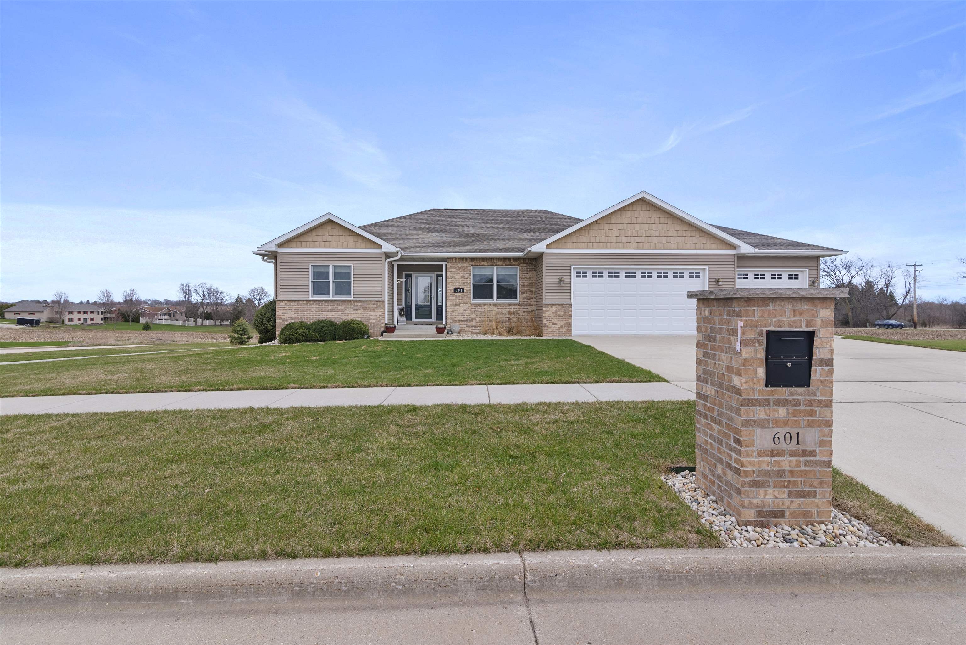 Janesville, Wisconsin 53548, United States, 4 Bedrooms Bedrooms, ,3 BathroomsBathrooms,Residential,Pending,105707