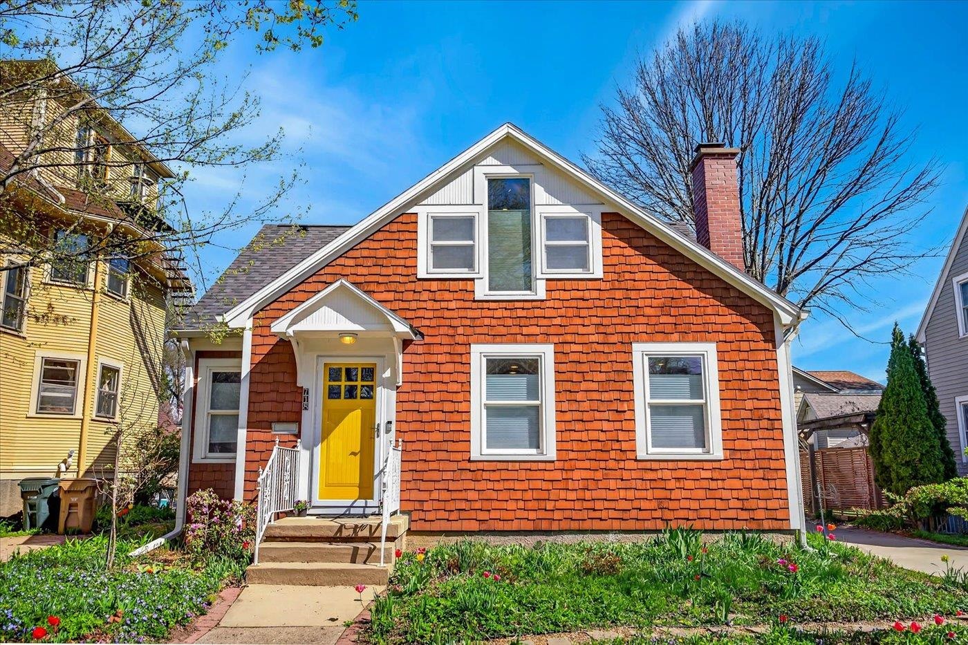 718 W Lakeside Street