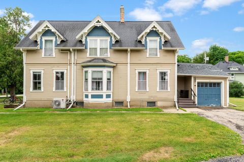 Photo of 410-412 Jones Avenue, Fort Atkinson, WI 53538 (MLS # 2024932)