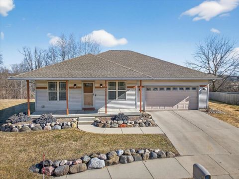 Photo of 736 Bluestem Court, Sun Prairie, WI 53593 (MLS # 2017292)