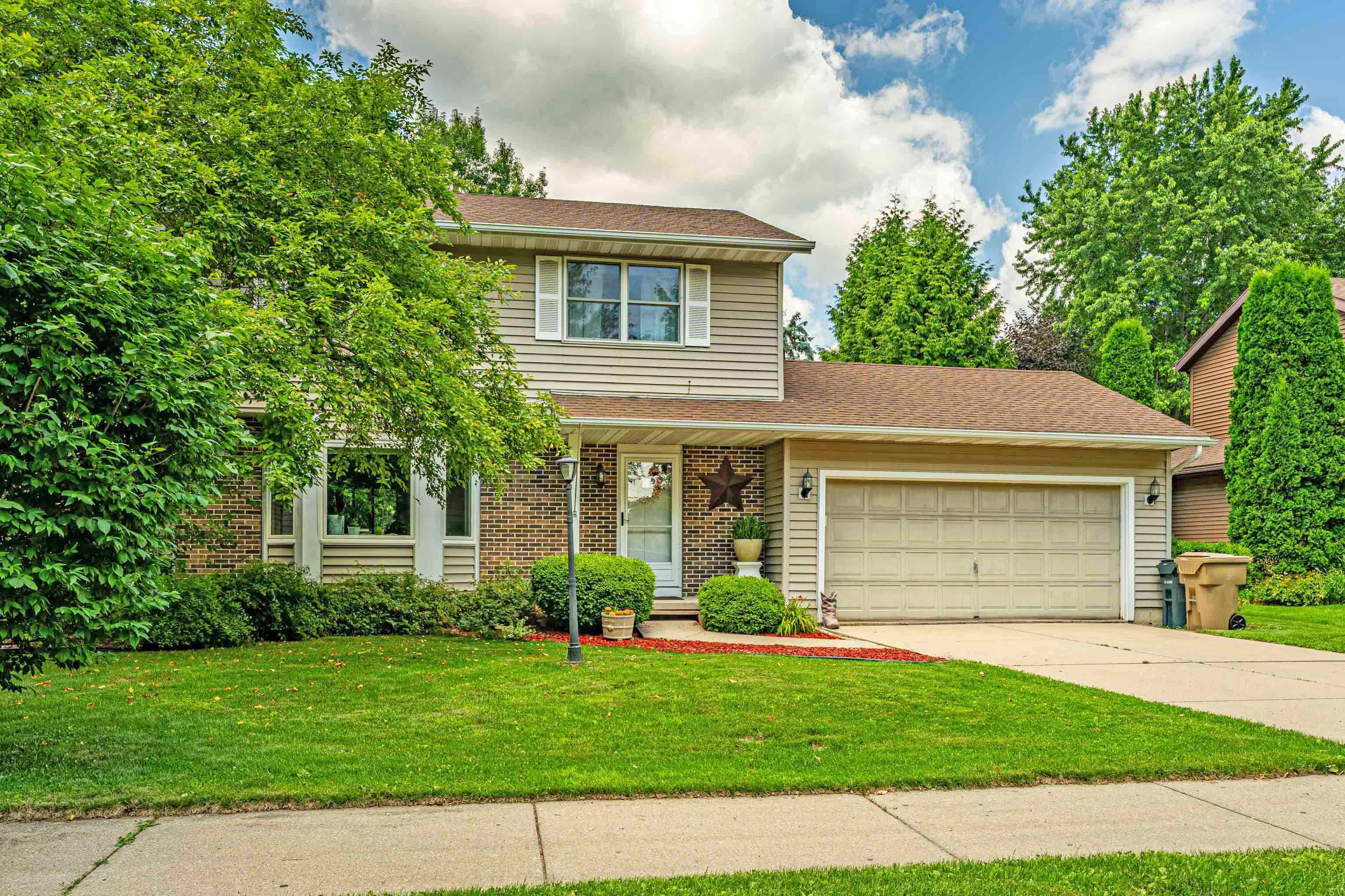 5626 RUSTIC WOODS Drive