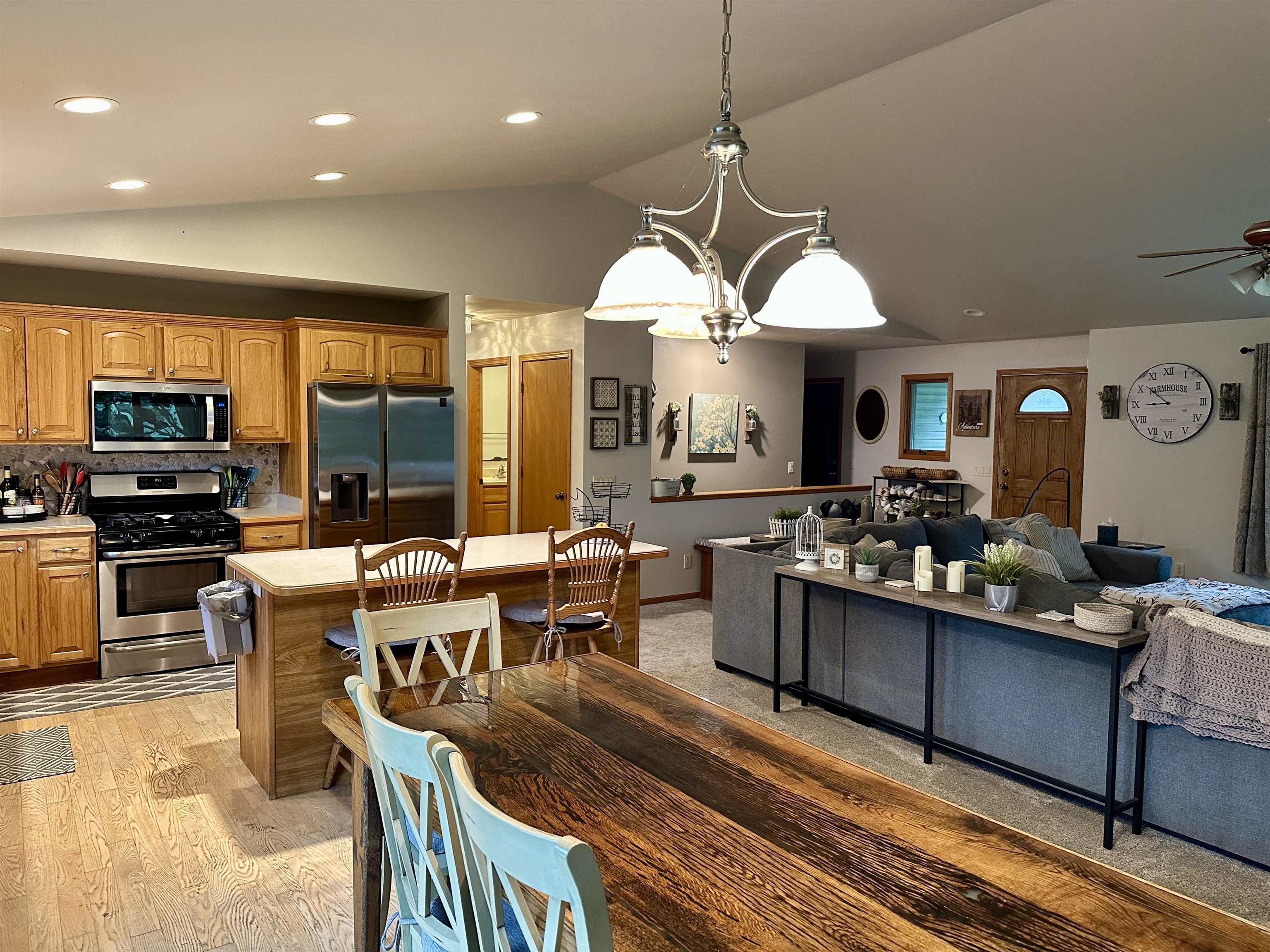 Stoughton, Wisconsin 53589, United States, 4 Bedrooms Bedrooms, ,3 BathroomsBathrooms,Residential,Active,189188