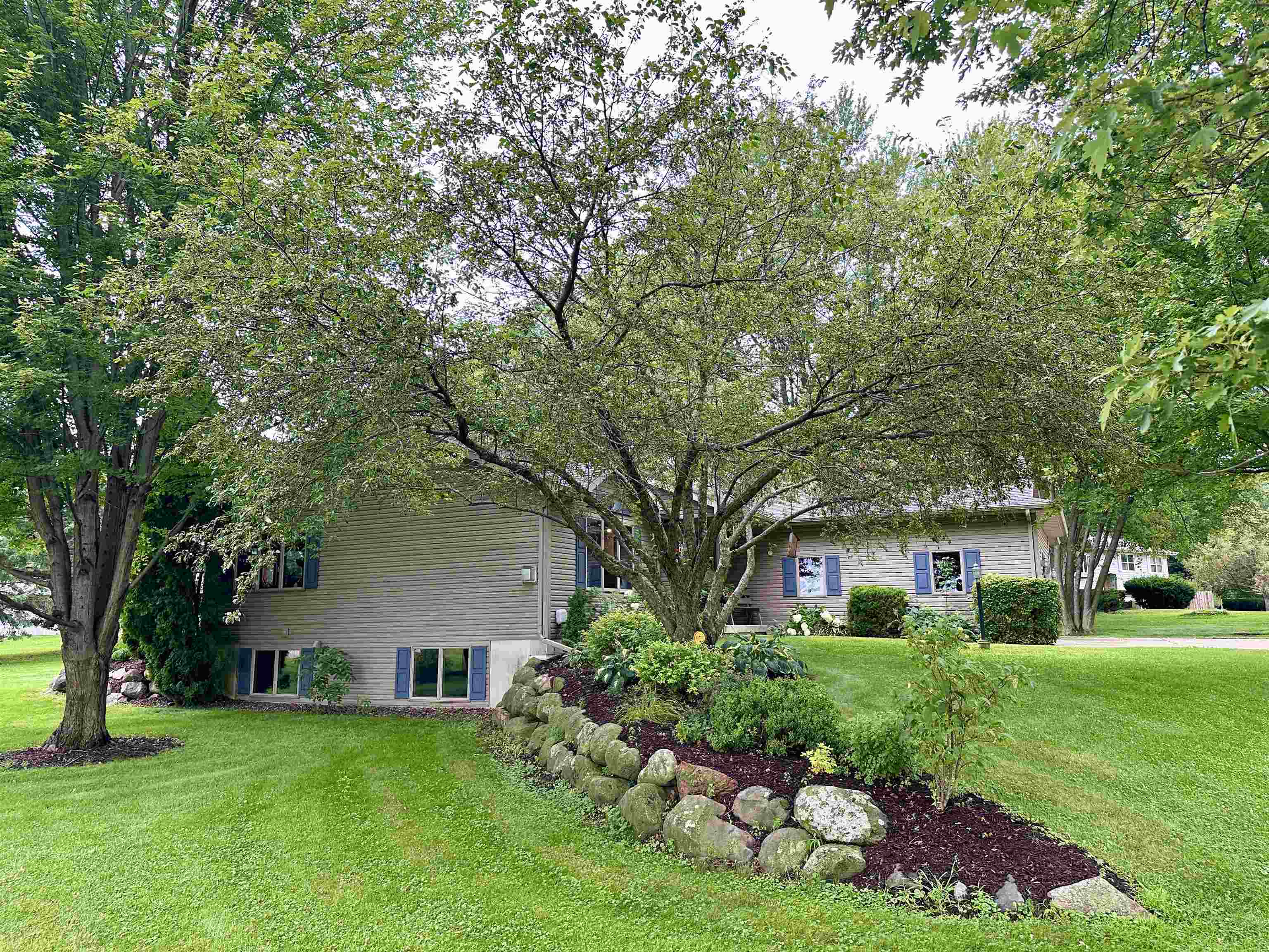 Stoughton, Wisconsin 53589, United States, 4 Bedrooms Bedrooms, ,3 BathroomsBathrooms,Residential,Active,189188