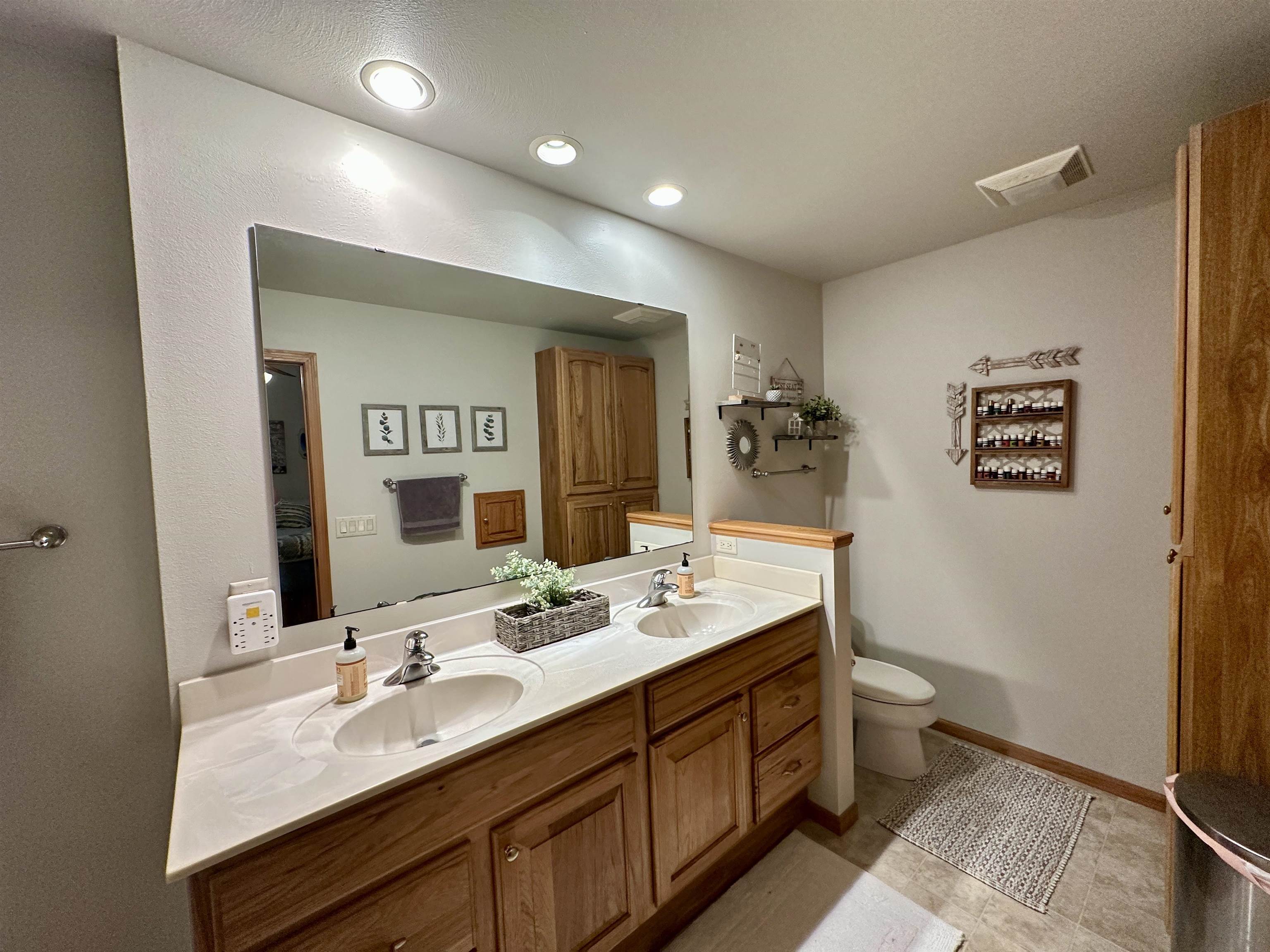 Stoughton, Wisconsin 53589, United States, 4 Bedrooms Bedrooms, ,3 BathroomsBathrooms,Residential,Active,189188