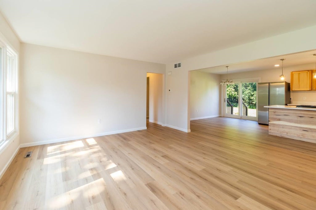 2463541569 Real Estate Search