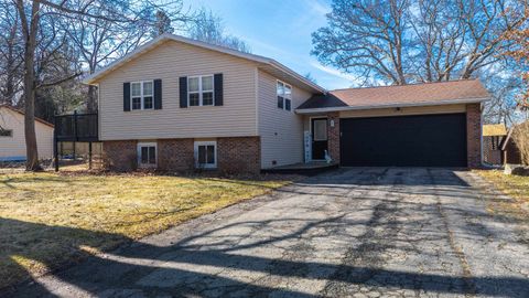 Photo of 6102 Indian Mound Drive, McFarland, WI 53558 (MLS # 2016923)