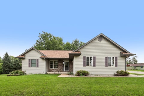 Photo of 1110 Gruennert Court, Jefferson, WI 53549 (MLS # 2033099)