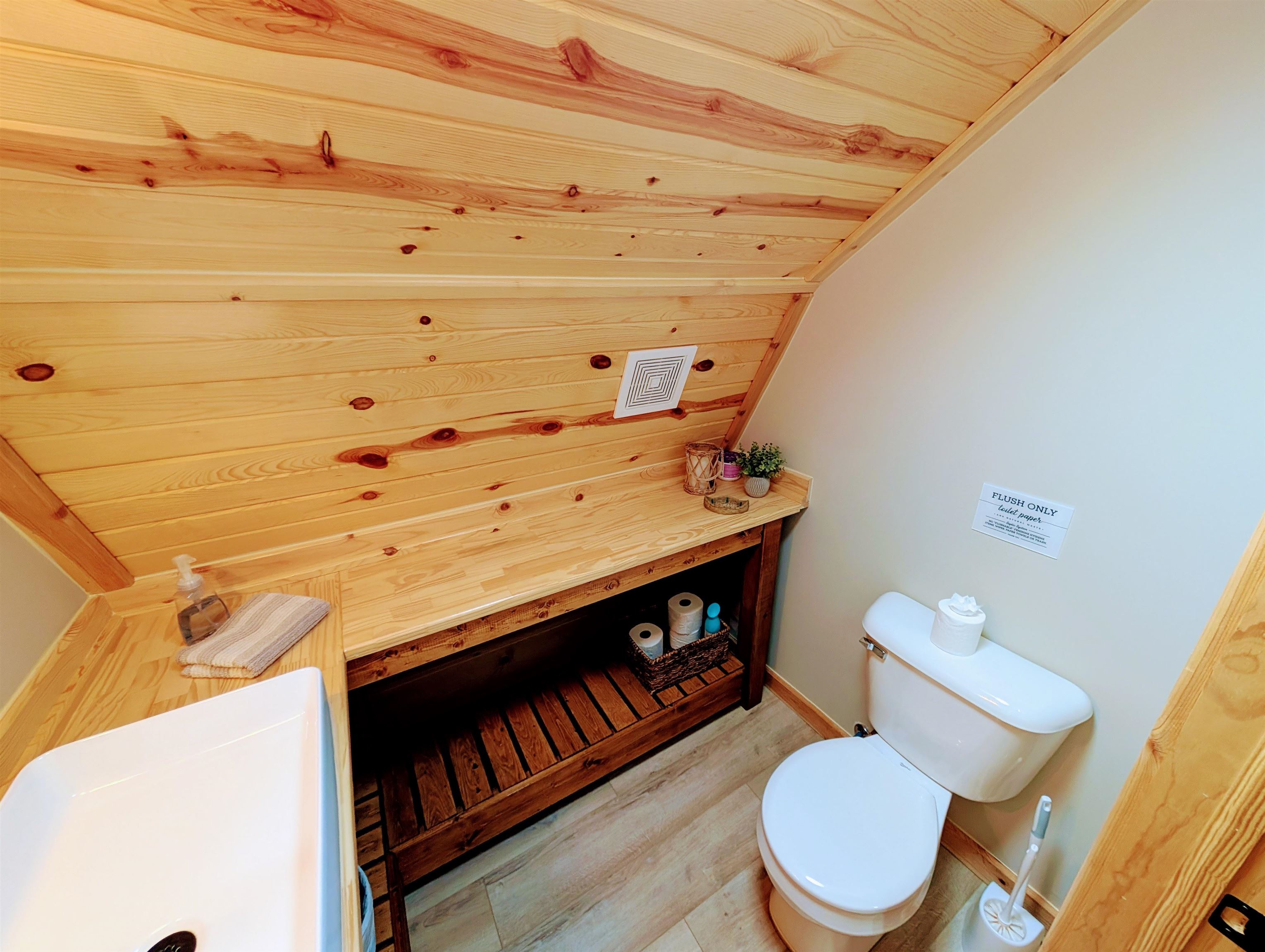 Montello, Wisconsin 53949, United States, 4 Bedrooms Bedrooms, ,2 BathroomsBathrooms,Residential,Active,164575