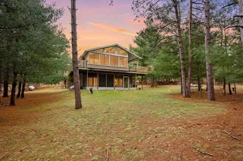 Photo of 1008 Gem Avenue, Wisconsin Dells, WI 53965 (MLS # 2018782)