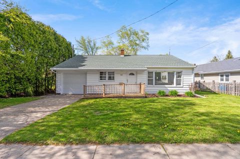 Photo of 310 W Nevada Avenue, Oshkosh, WI 54901 (MLS # 2022834)