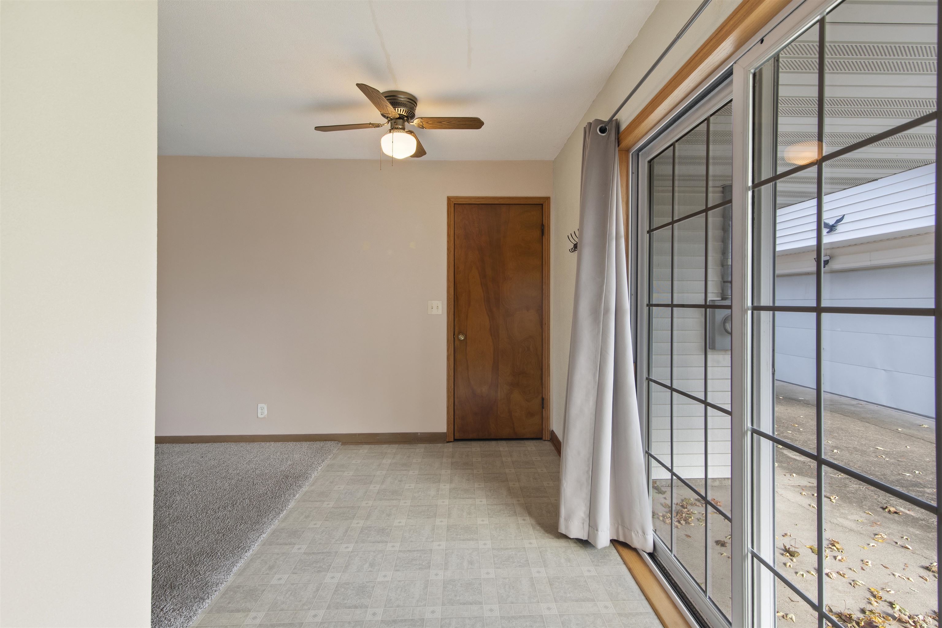 Janesville, Wisconsin 53548, United States, 2 Bedrooms Bedrooms, ,1 BathroomBathrooms,Residential,Active,239941