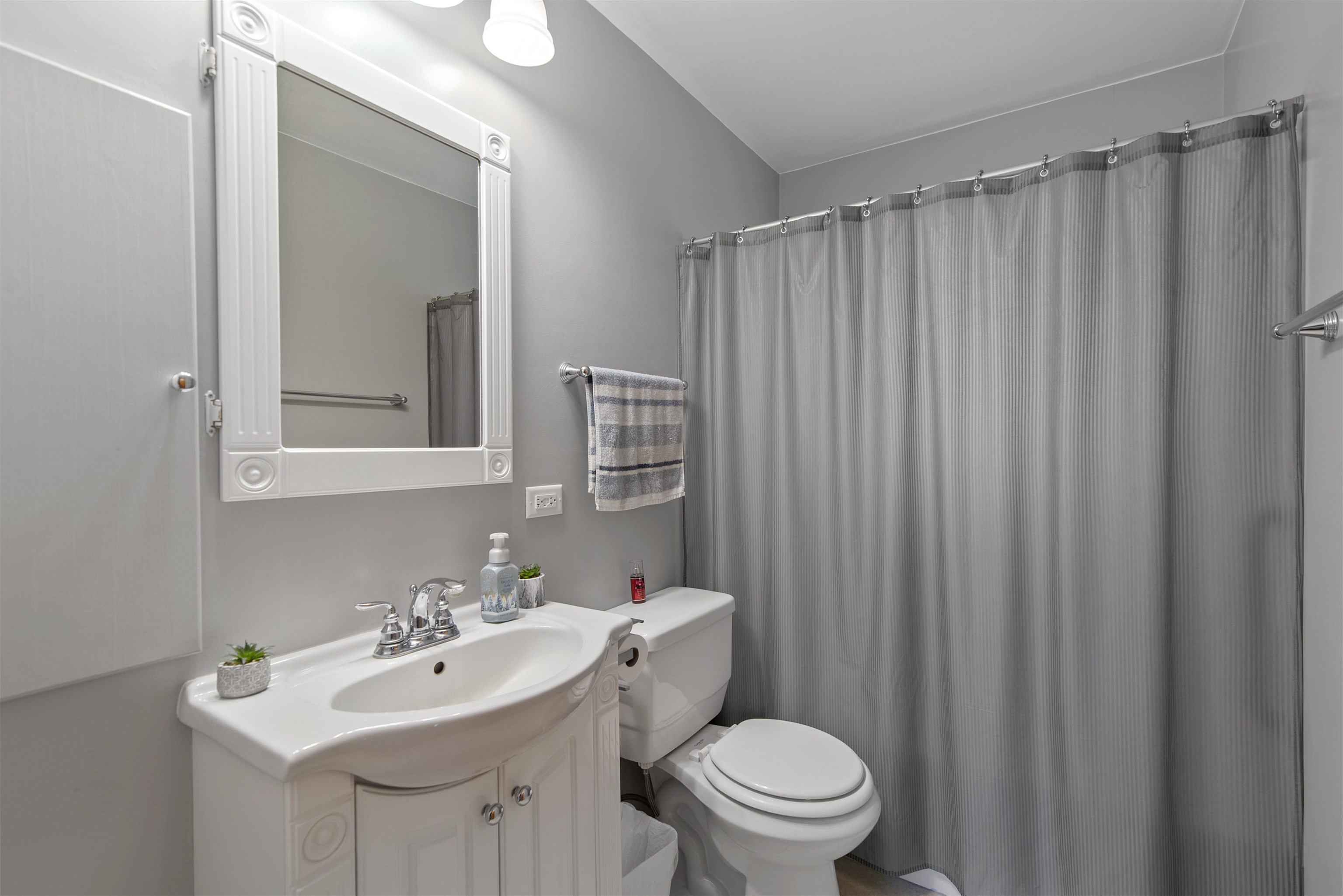 Janesville, Wisconsin 53548, United States, 2 Bedrooms Bedrooms, ,1 BathroomBathrooms,Residential,Active,239941