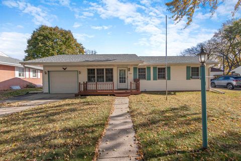 Photo of 1406 MacArthur Drive, Janesville, WI 53548 (MLS # 2012045)