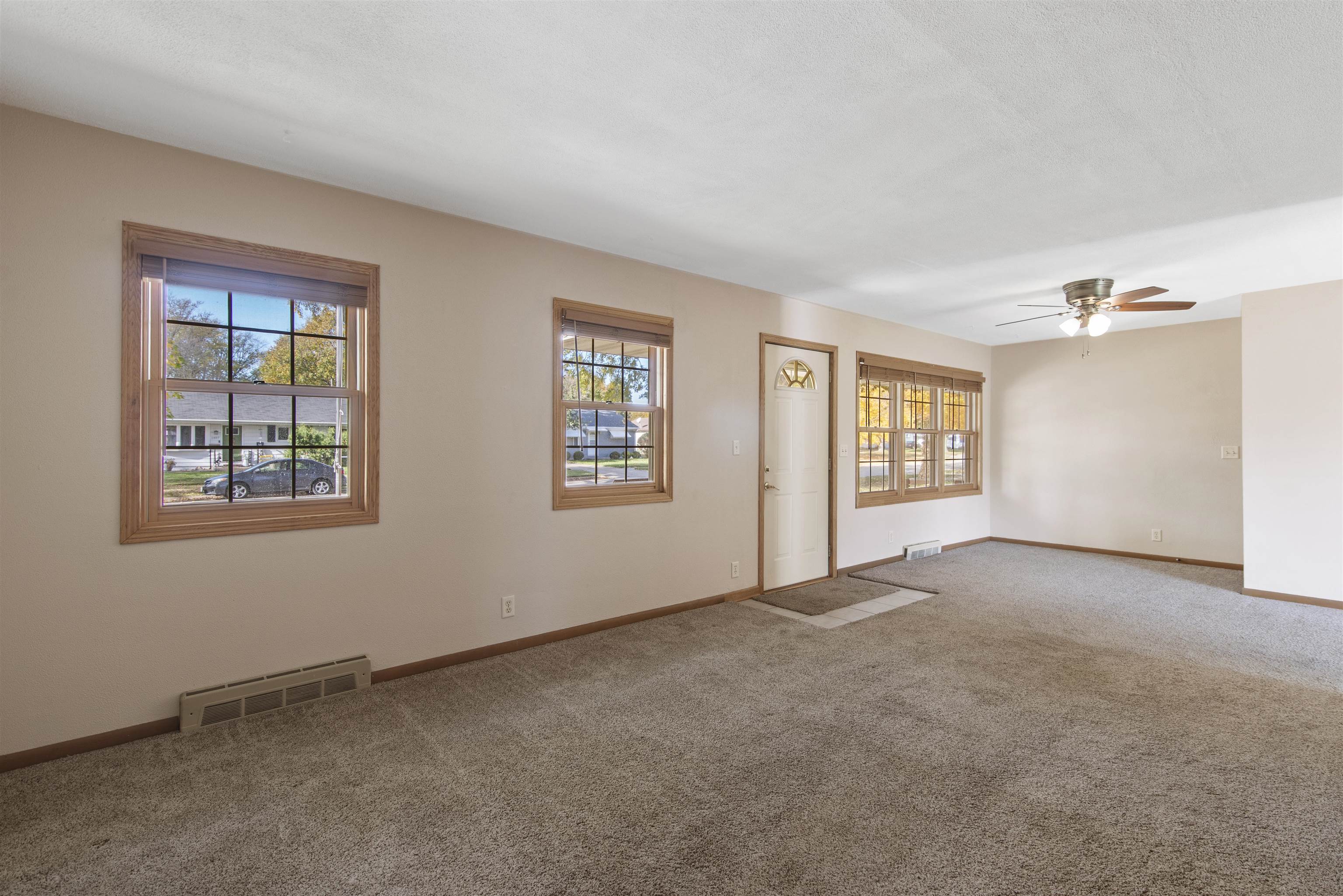 Janesville, Wisconsin 53548, United States, 2 Bedrooms Bedrooms, ,1 BathroomBathrooms,Residential,Active,239941