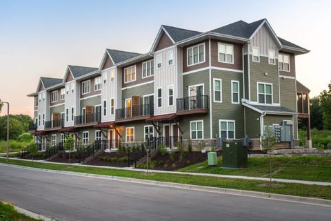 Photo of 2674 Notre Dame Drive 703 #703, Fitchburg, WI 53711 (MLS # 2017164)