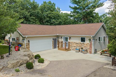 Photo of S1272 Lost Oaks Court, Wisconsin Dells, WI 53965 (MLS # 2025845)
