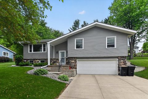 Photo of 520 Acker Parkway, DeForest, WI 53532 (MLS # 2024256)