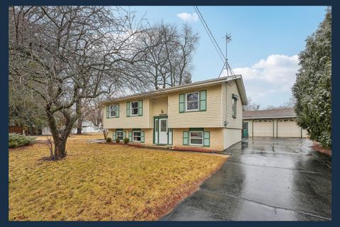 311 Riviera Lane, Watertown, WI 53094 - #: 1994683