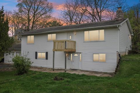 Photo of 517 Highland Drive, Baraboo, WI 53913 (MLS # 2021949)