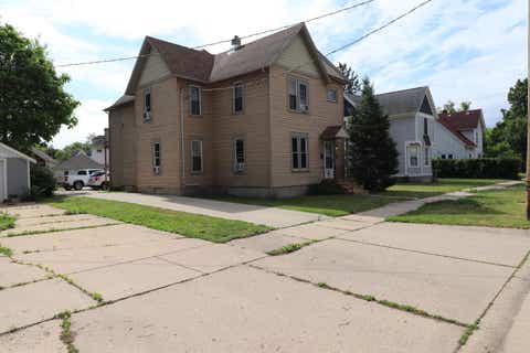 Photo of 612 Yuba Street, Janesville, WI 53545 (MLS # 2024719)