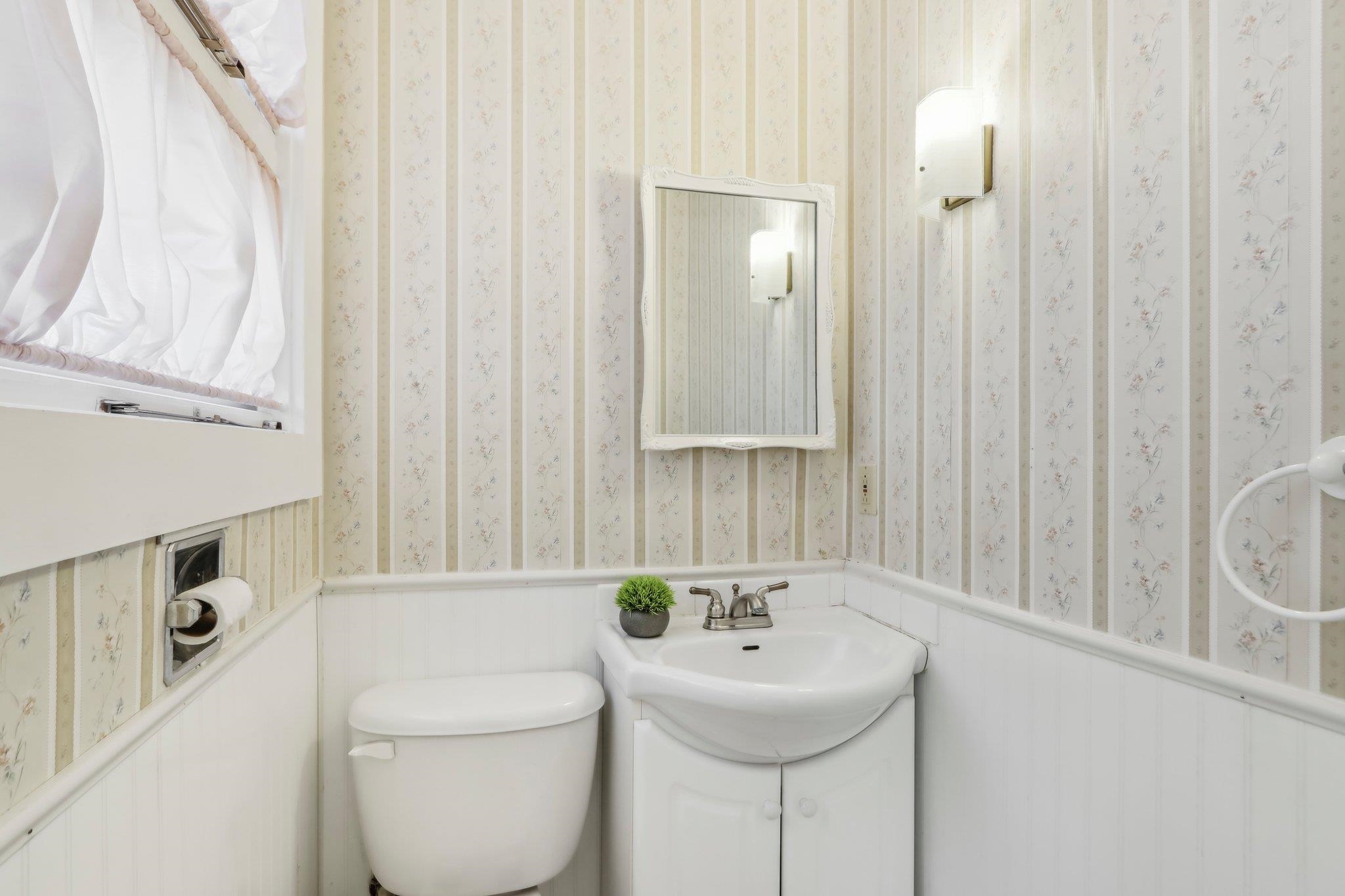 Baraboo, Wisconsin 53913, United States, 4 Bedrooms Bedrooms, ,3 BathroomsBathrooms,Residential,Active,19158