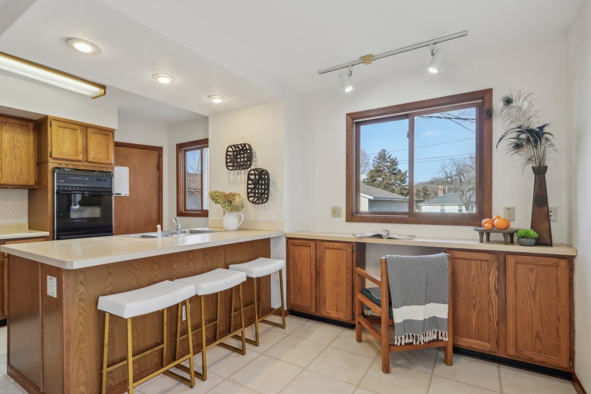 Baraboo, Wisconsin 53913, United States, 4 Bedrooms Bedrooms, ,3 BathroomsBathrooms,Residential,Active,19158