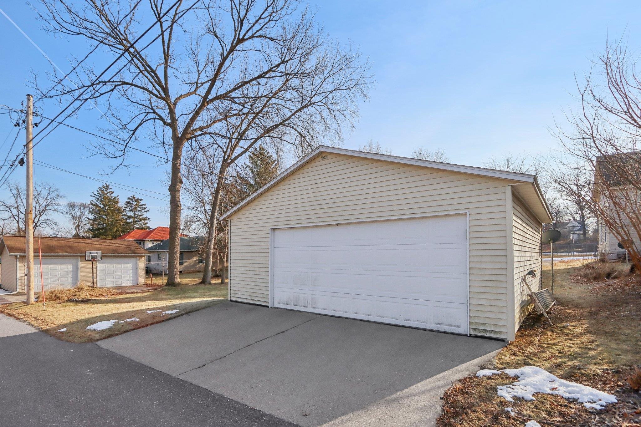 Baraboo, Wisconsin 53913, United States, 4 Bedrooms Bedrooms, ,3 BathroomsBathrooms,Residential,Active,19158