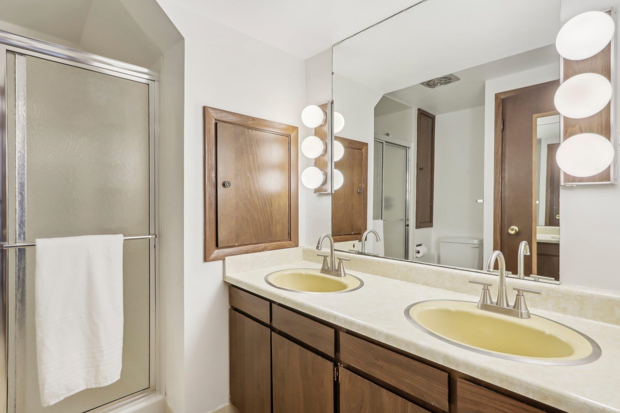 Baraboo, Wisconsin 53913, United States, 4 Bedrooms Bedrooms, ,3 BathroomsBathrooms,Residential,Active,19158