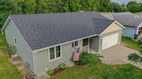 Photo of 126 Deanna Drive, Evansville, WI 53536 (MLS # 2007982)