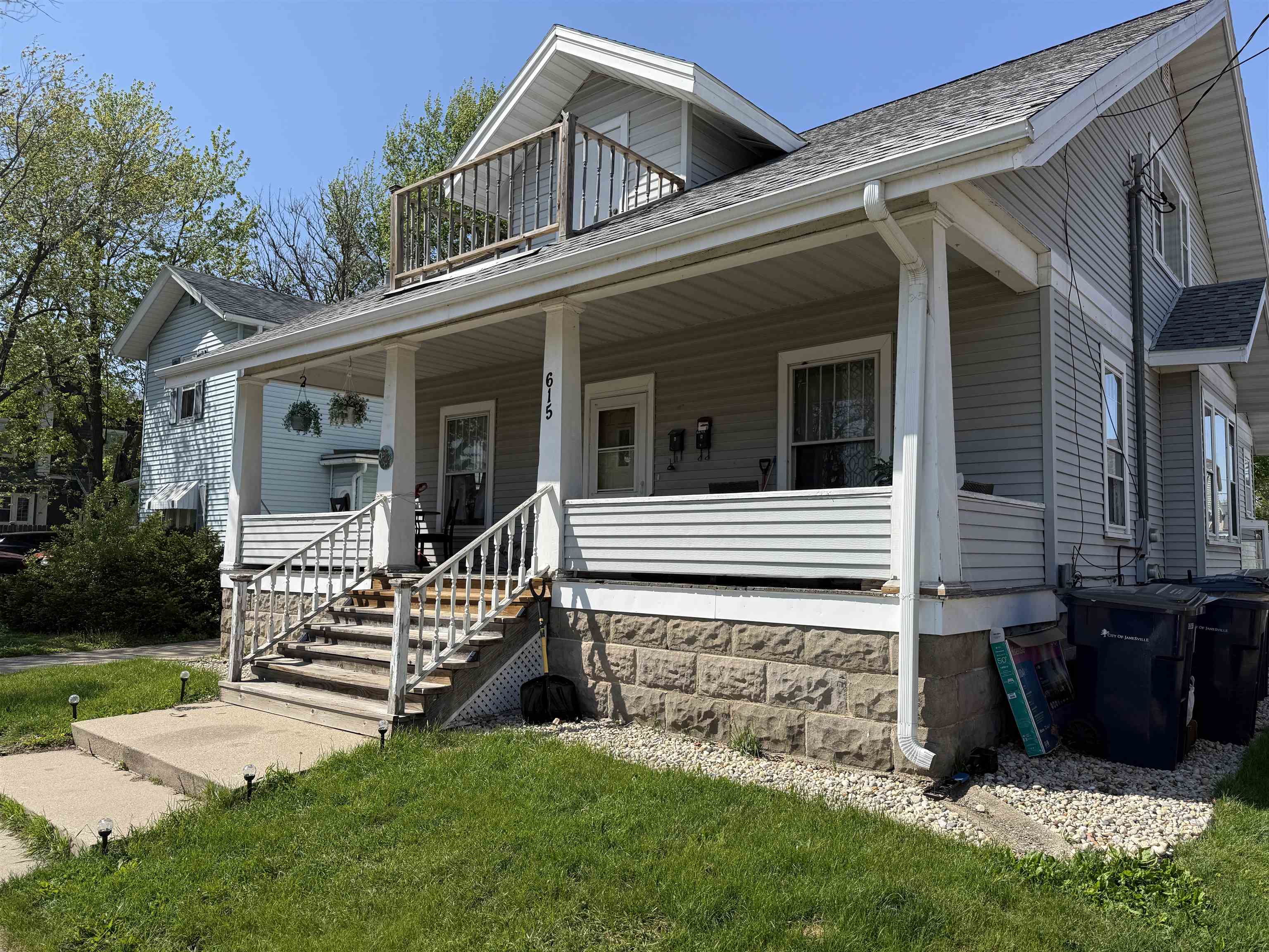 615 E Centerway - Photo 2