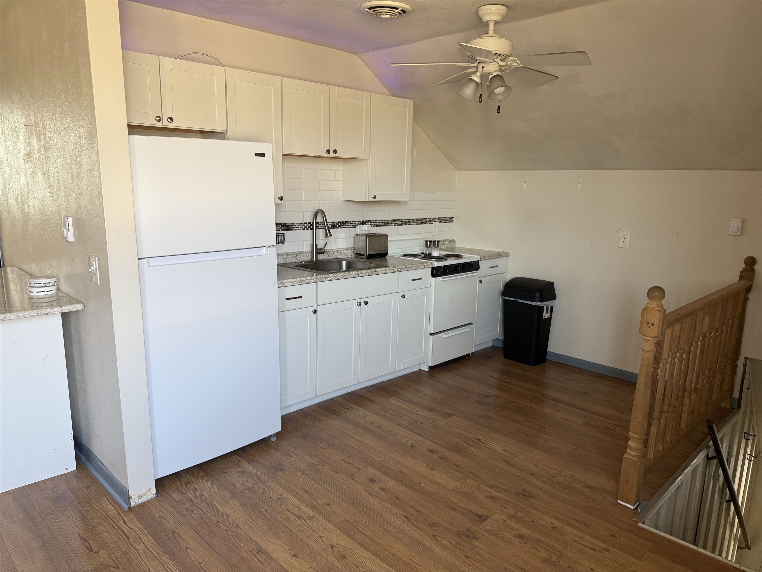 615 E Centerway - Photo 4