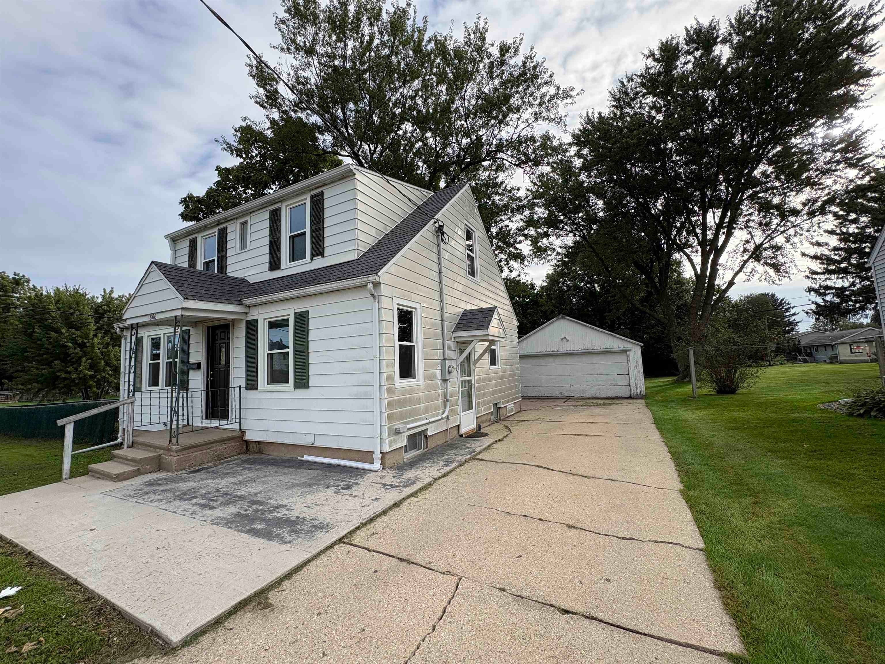 1806 17th Avenue - Photo 2