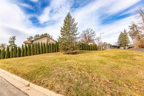 Photo of Unit 5 Waite Lane, Platteville, WI 53818 (MLS # 2014969)