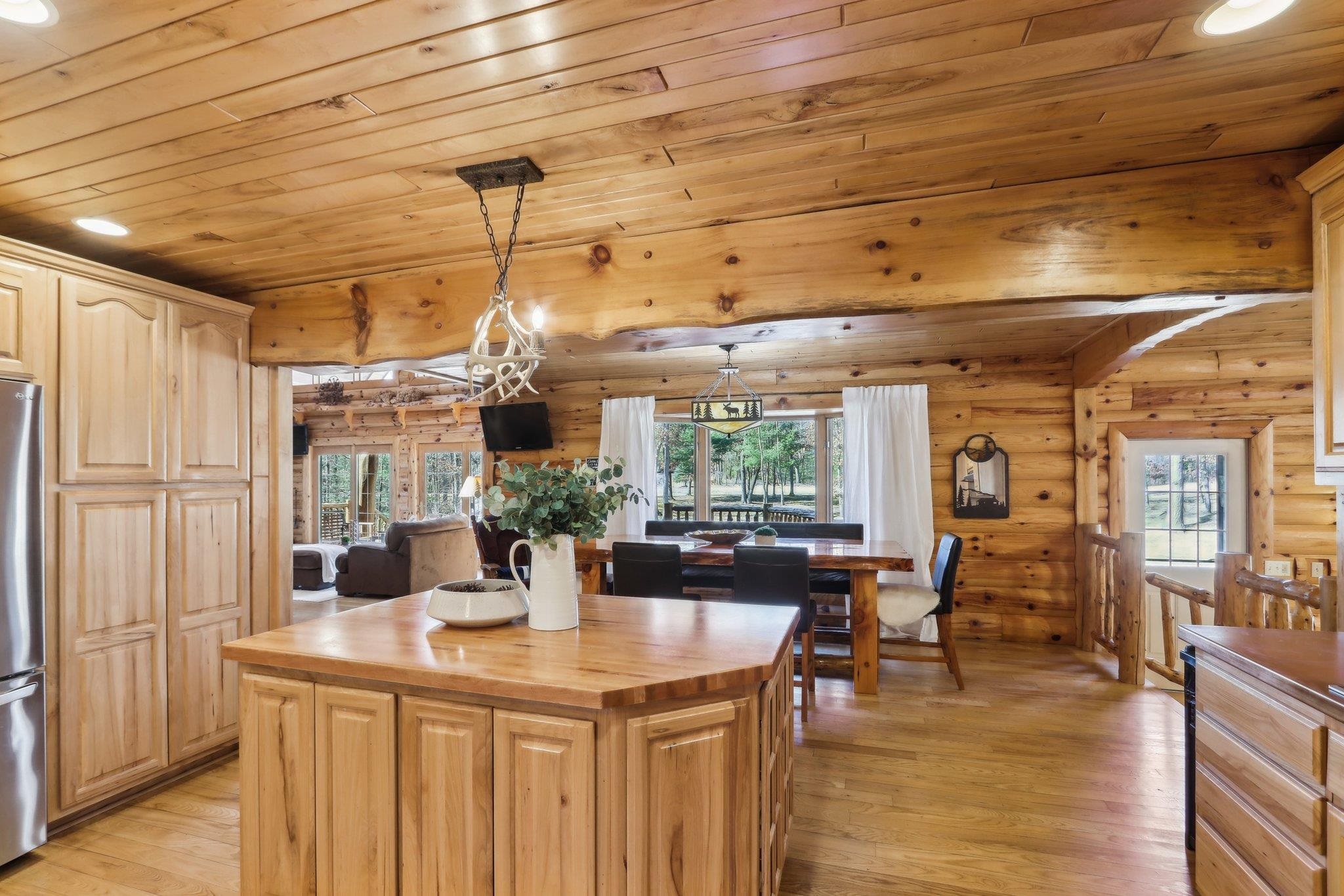 Reedsburg, Wisconsin 53959, United States, 4 Bedrooms Bedrooms, ,5 BathroomsBathrooms,Residential,Active,91169