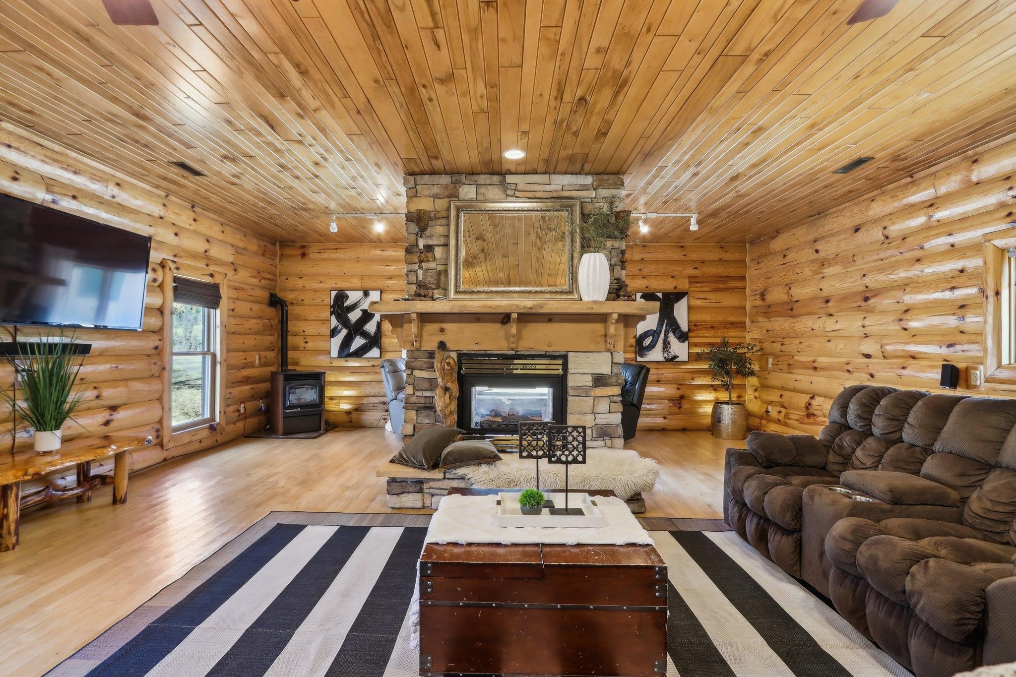 Reedsburg, Wisconsin 53959, United States, 4 Bedrooms Bedrooms, ,5 BathroomsBathrooms,Residential,Active,91169