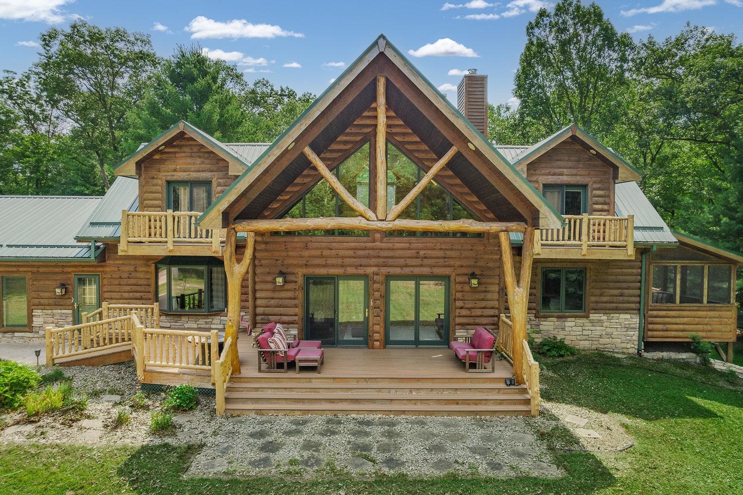 Reedsburg, Wisconsin 53959, United States, 4 Bedrooms Bedrooms, ,5 BathroomsBathrooms,Residential,Active,91169