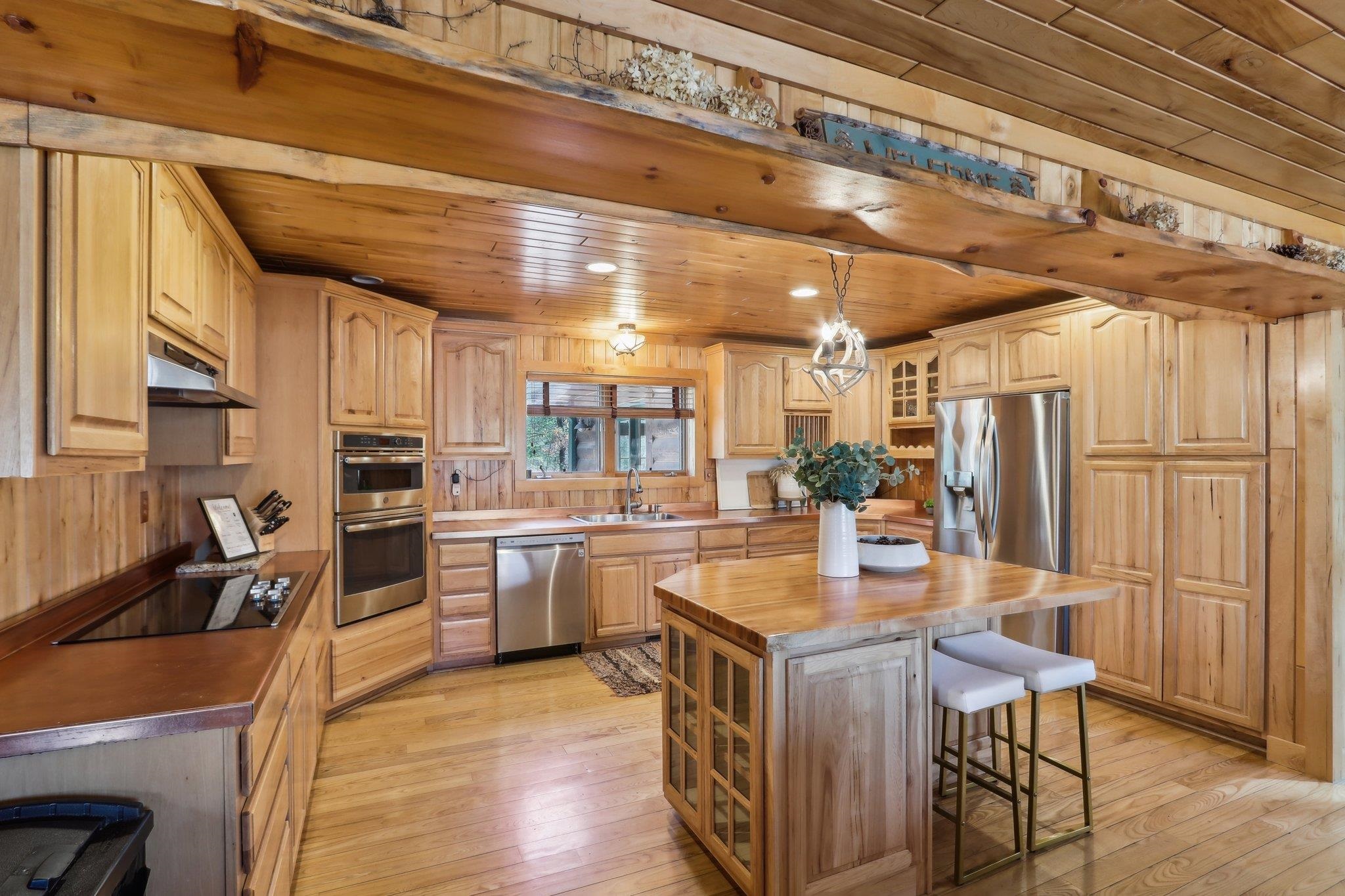 Reedsburg, Wisconsin 53959, United States, 4 Bedrooms Bedrooms, ,5 BathroomsBathrooms,Residential,Active,91169