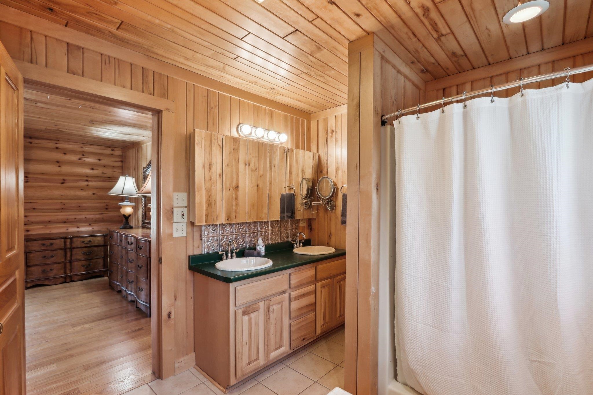 Reedsburg, Wisconsin 53959, United States, 4 Bedrooms Bedrooms, ,5 BathroomsBathrooms,Residential,Active,91169