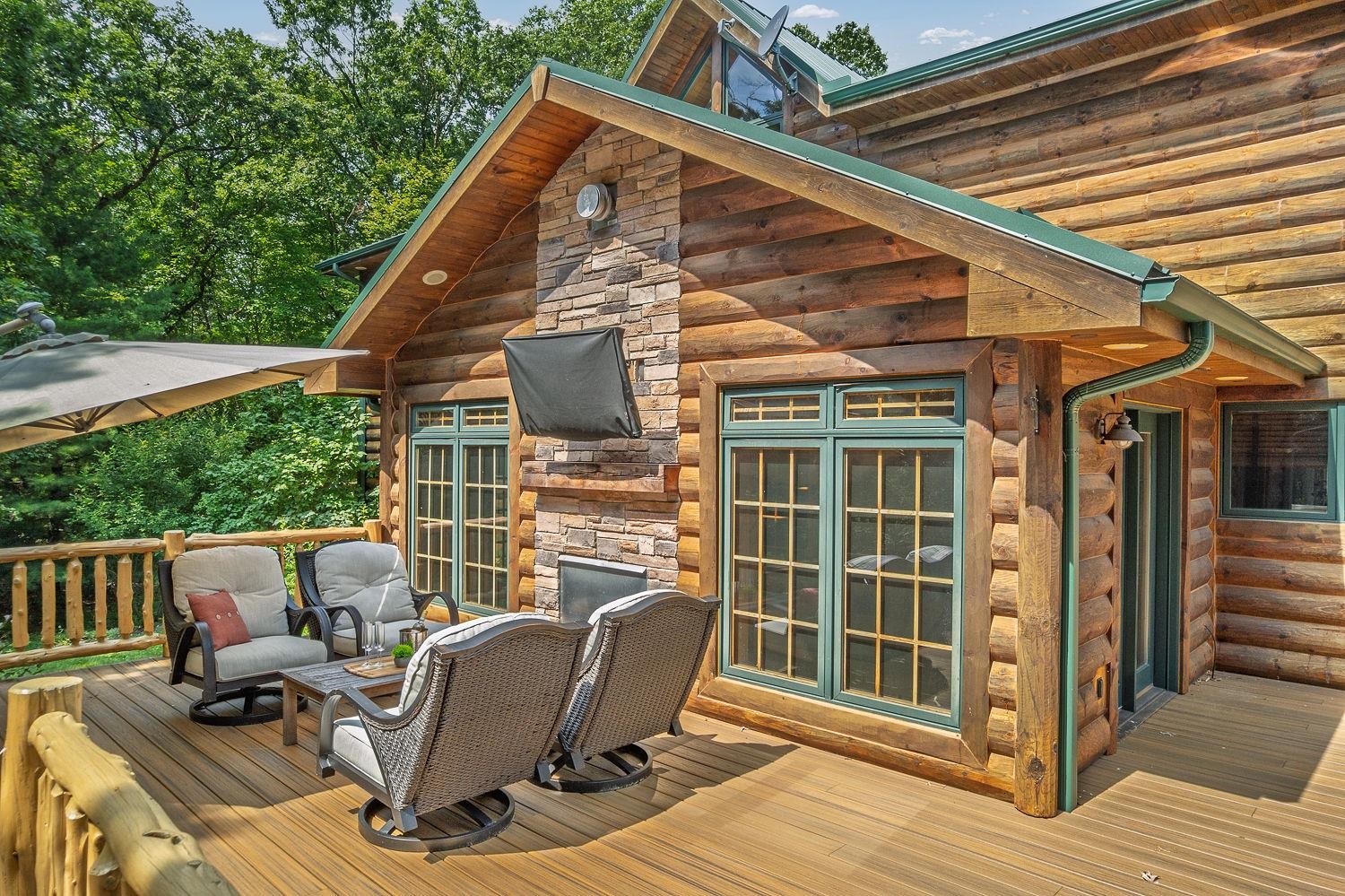 Reedsburg, Wisconsin 53959, United States, 4 Bedrooms Bedrooms, ,5 BathroomsBathrooms,Residential,Active,91169