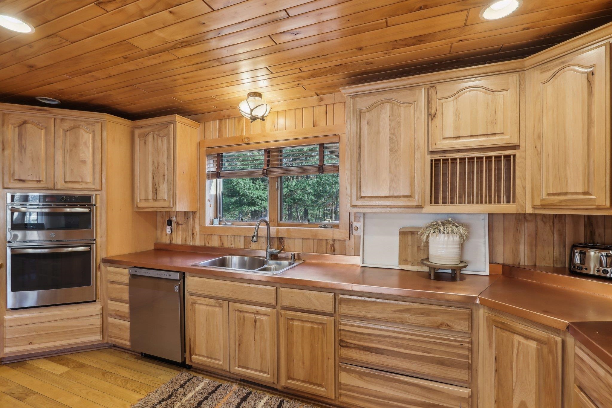 Reedsburg, Wisconsin 53959, United States, 4 Bedrooms Bedrooms, ,5 BathroomsBathrooms,Residential,Active,91169