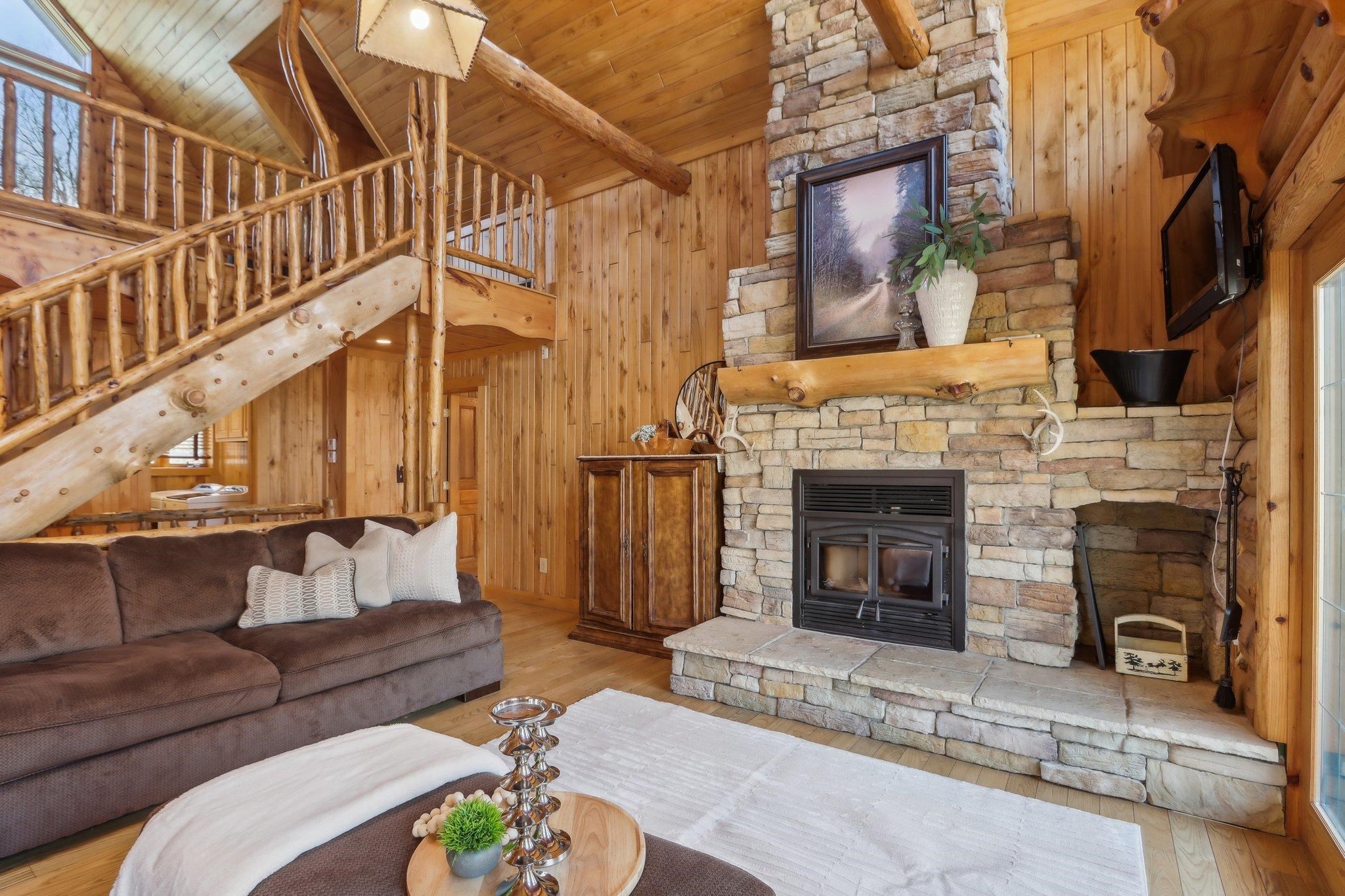 Reedsburg, Wisconsin 53959, United States, 4 Bedrooms Bedrooms, ,5 BathroomsBathrooms,Residential,Active,91169