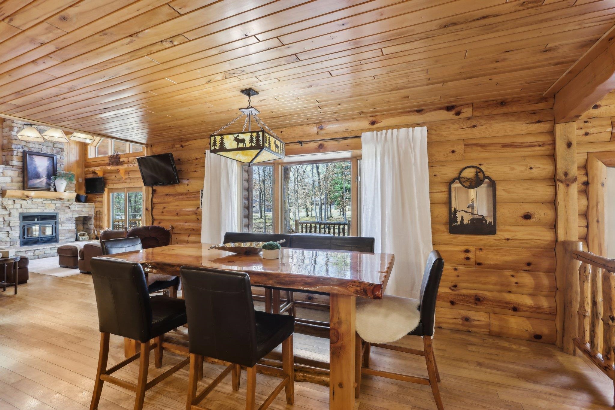 Reedsburg, Wisconsin 53959, United States, 4 Bedrooms Bedrooms, ,5 BathroomsBathrooms,Residential,Active,91169