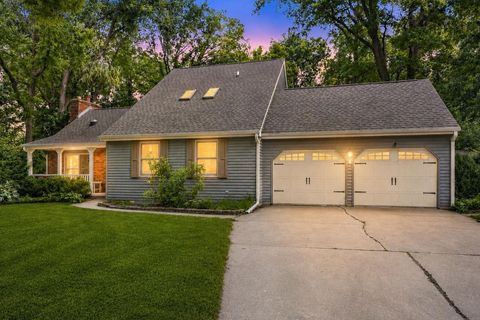 Photo of 7842 Sagebrush Trail, Middleton, WI 53562 (MLS # 2028021)