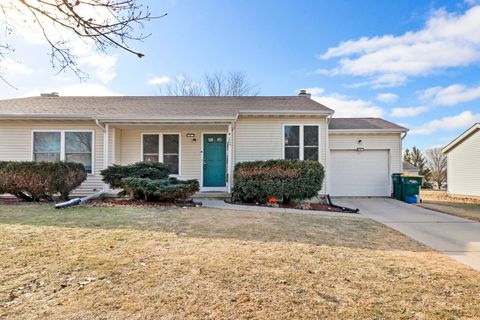 Photo of 204 W Clover Lane B #B, Cottage Grove, WI 53527 (MLS # 2016926)