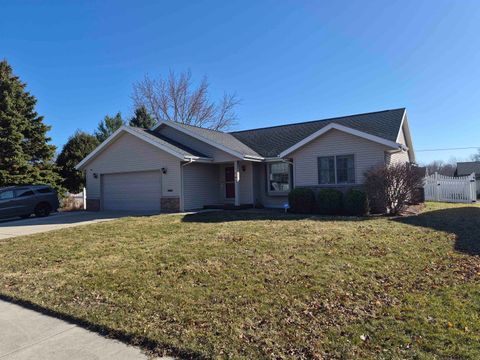 Photo of 1828 N Claremont Drive, Janesville, WI 53545 (MLS # 2018279)